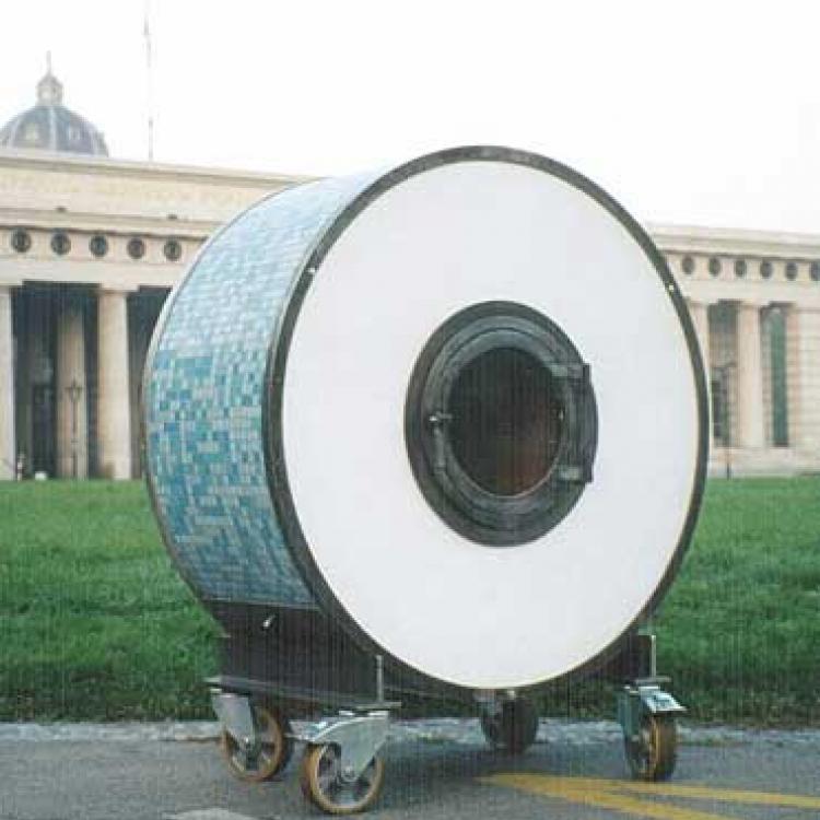 Kachelofen,die Scheibe,Gussschamotte, Glasmosaik, Stahltür mit Robax Keramikglas, 10 mm Stahlkonstruktion mit Schwerlastrollen 