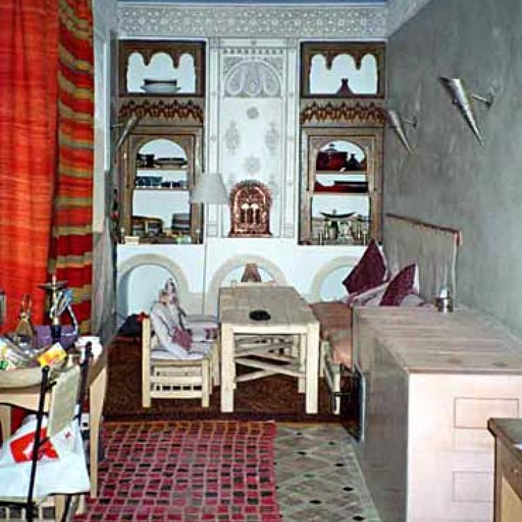 Kachelofen,Grundofen klassisch, handgefertigte Keramik in Marrakesch 